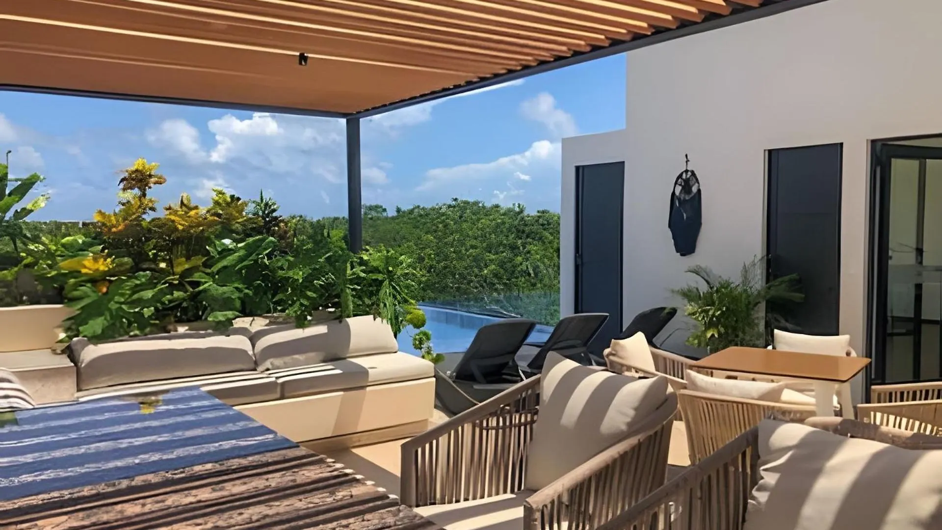 Suit Next To The Common Top Roof Exclusive Building Kingsize Bed 2 Super Pools, Gym, Grill Tulum Mexique