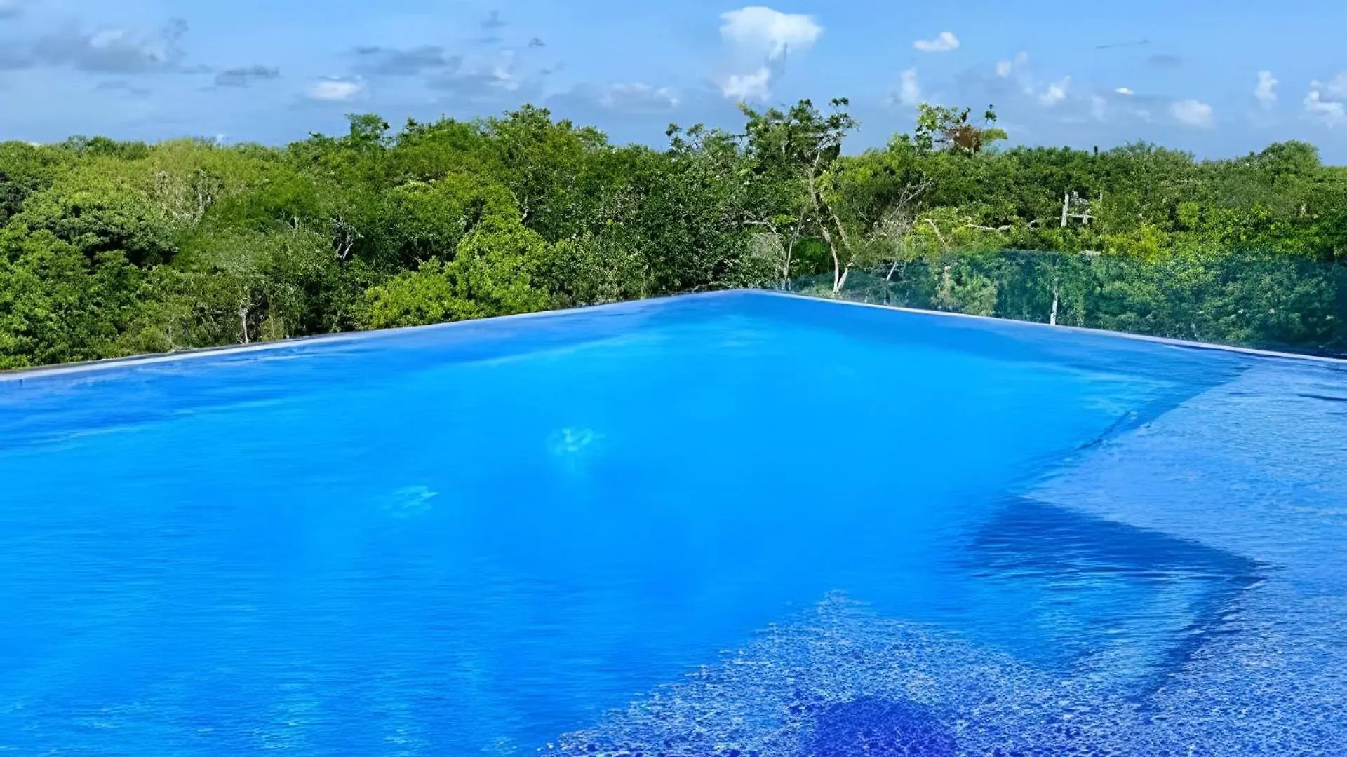 Suit Next To The Common Top Roof Exclusive Building Kingsize Bed 2 Super Pools, Gym, Grill Tulum