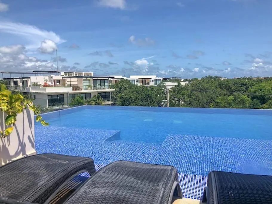 Suit Next To The Common Top Roof Exclusive Building Kingsize Bed 2 Super Pools, Gym, Grill Τουλούμ