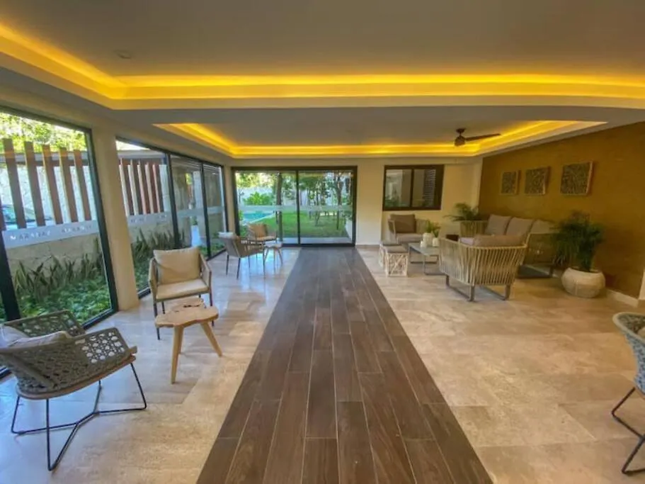 Suit Next To The Common Top Roof Exclusive Building Kingsize Bed 2 Super Pools, Gym, Grill Τουλούμ